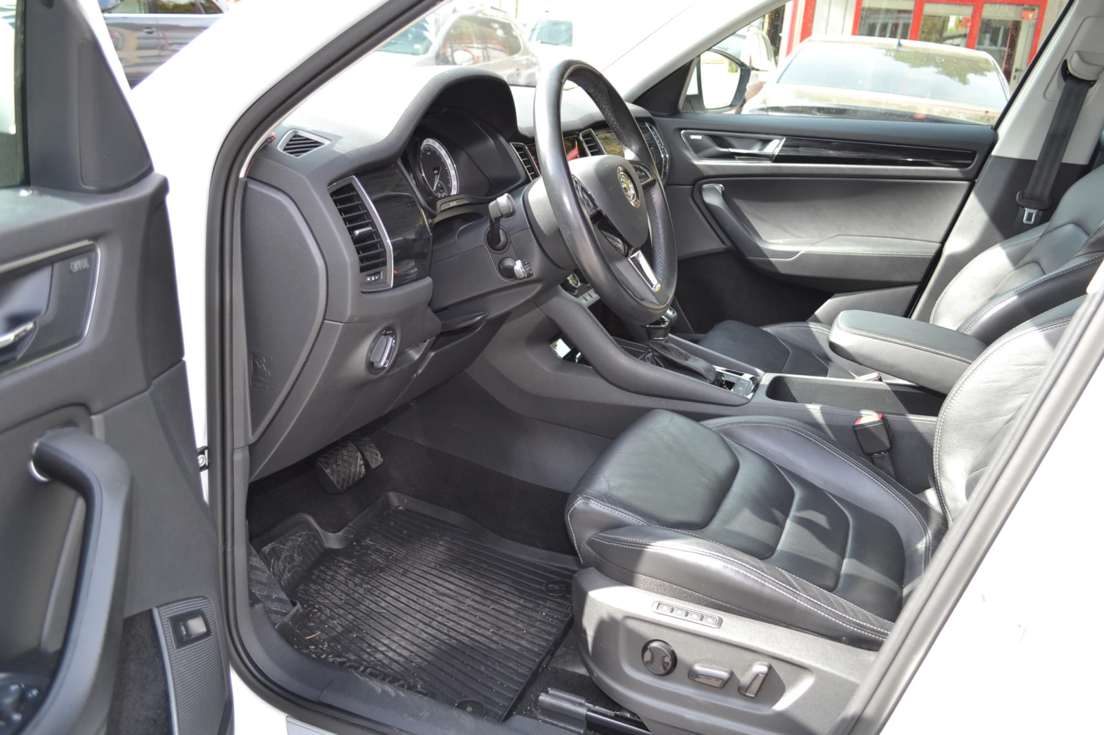 Skoda Kodiaq 2.0 DIЕSEL * 4х4* / DSG, снимка 8 - Автомобили и джипове - 56224797
