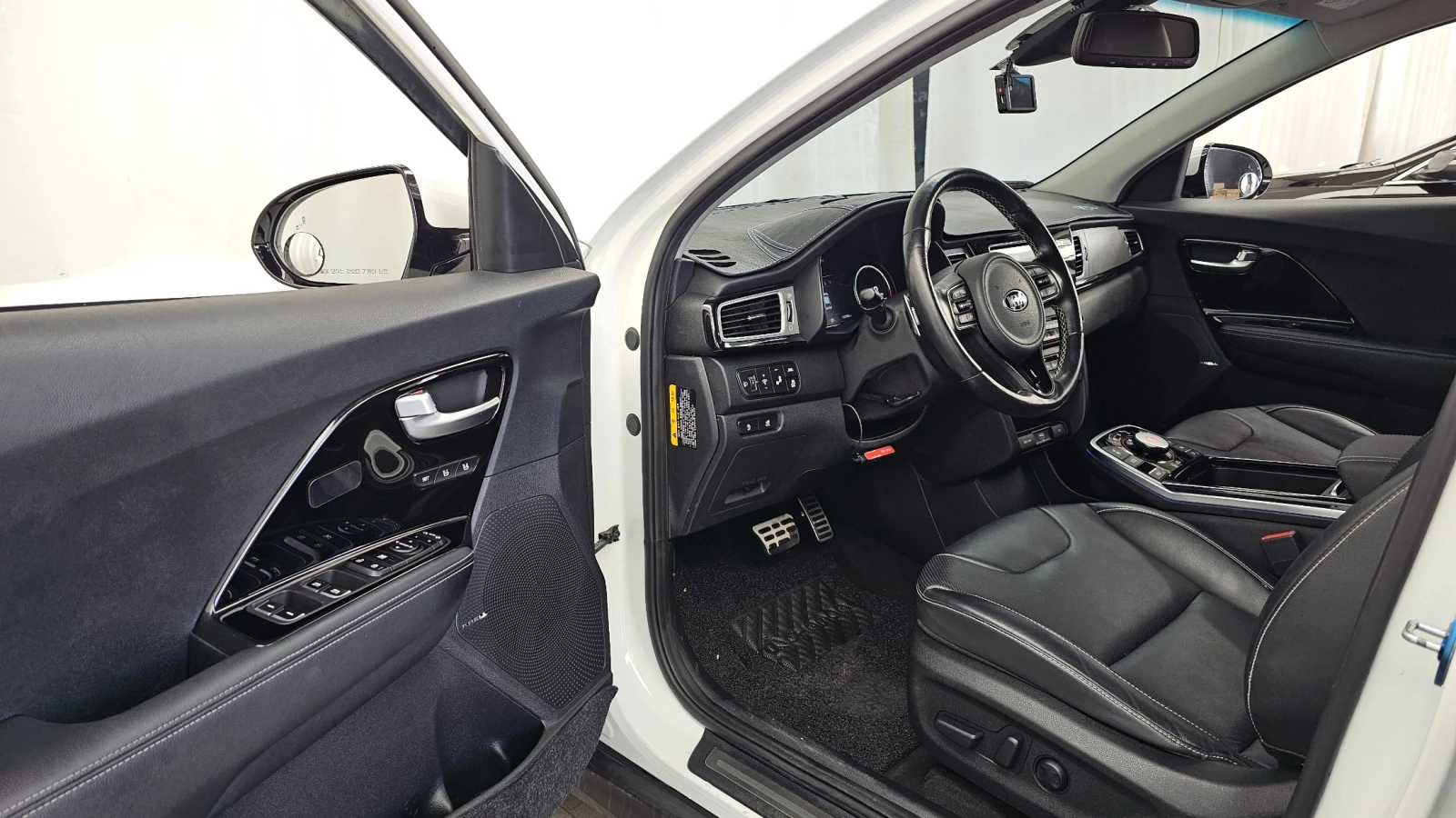 Kia Niro Noblesse* Крайна Цена* , снимка 5 - Автомобили и джипове - 56303742