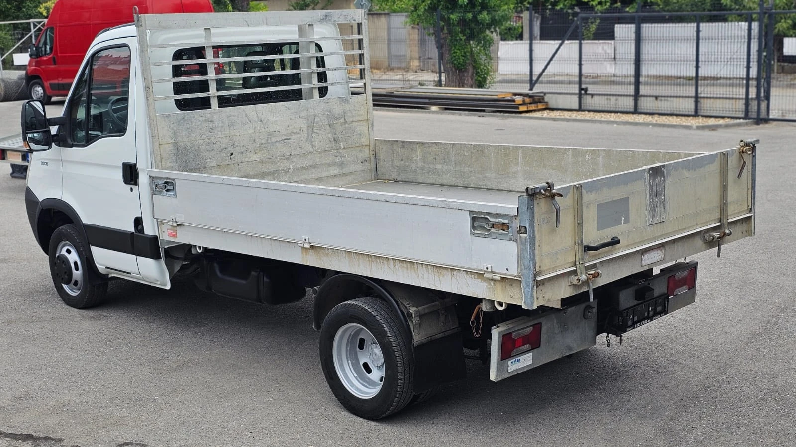 Iveco Daily 35C15 3.0D 6SP CH-ДВОЙНИ РЕСОРИ-ТЕМПОМАТ-ЛИЗИНГ, снимка 4 - Бусове и автобуси - 55221464
