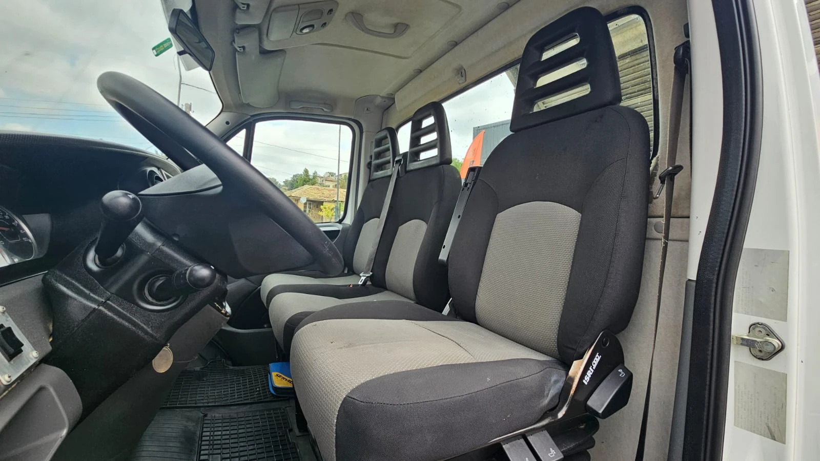 Iveco Daily 35C15 3.0D 6SP CH-ДВОЙНИ РЕСОРИ-ТЕМПОМАТ-ЛИЗИНГ, снимка 8 - Бусове и автобуси - 55221464