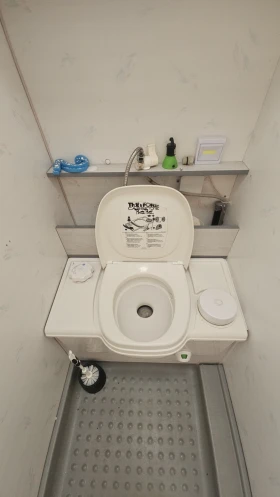 Каравана Burstner Holidey, снимка 13