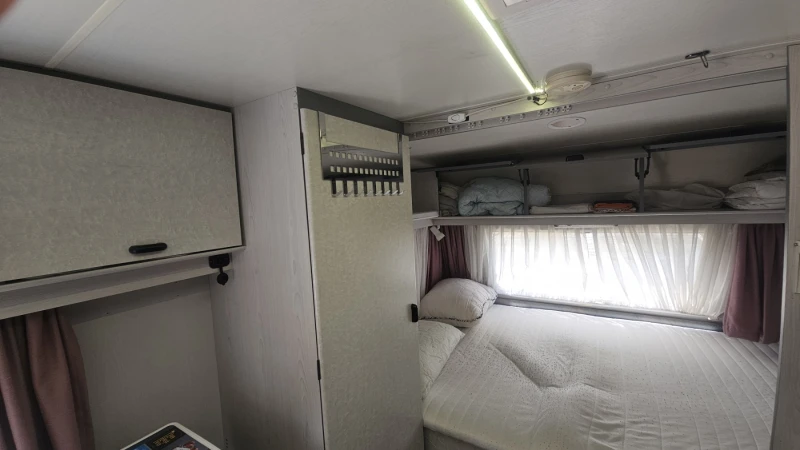 Каравана Burstner Holidey, снимка 6 - Каравани и кемпери - 52206125