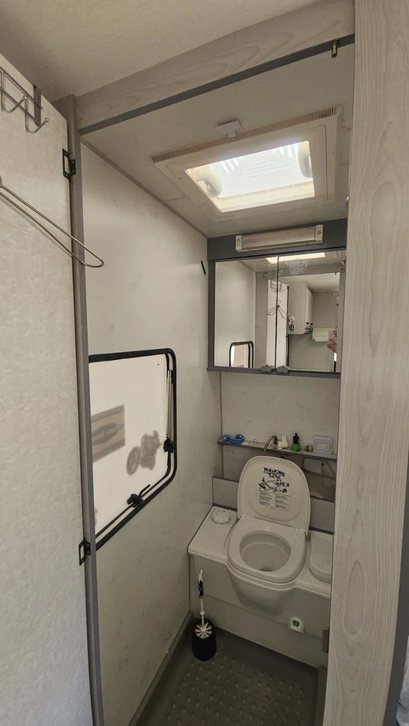 Каравана Burstner Holidey, снимка 12 - Каравани и кемпери - 52206125