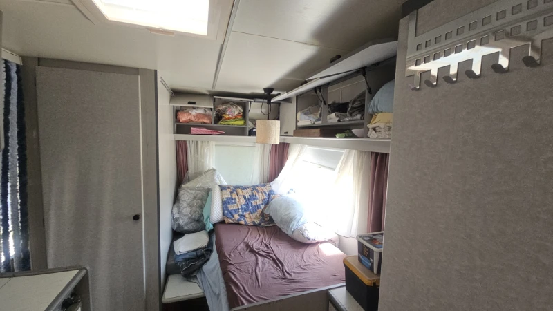 Каравана Burstner Holidey, снимка 16 - Каравани и кемпери - 52206125