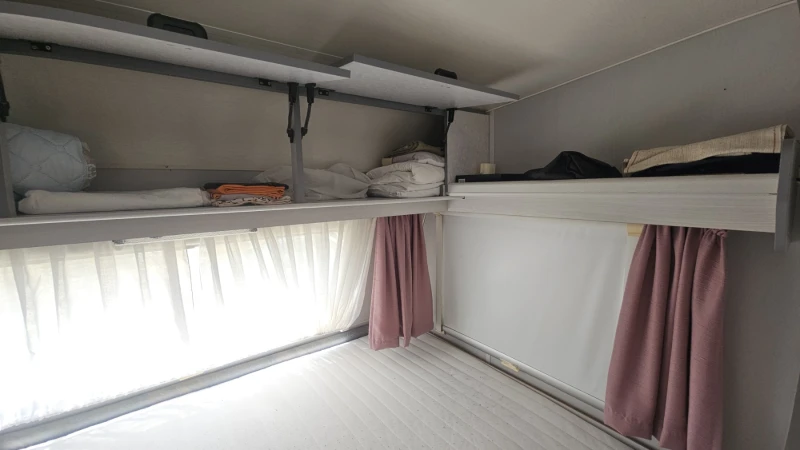 Каравана Burstner Holidey, снимка 3 - Каравани и кемпери - 52206125