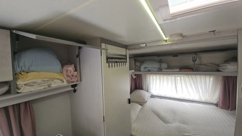 Каравана Burstner Holidey, снимка 7 - Каравани и кемпери - 52206125