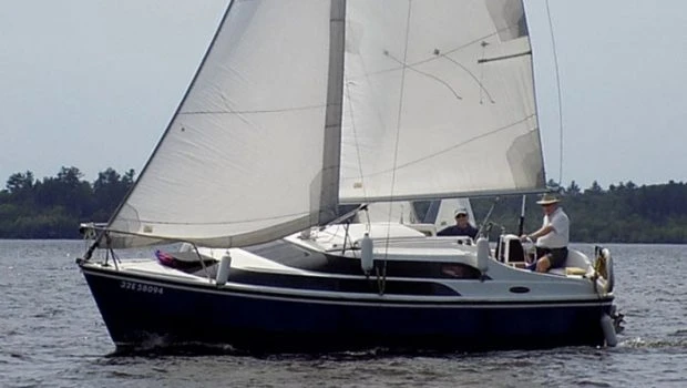 Моторна яхта MacGregor M26, снимка 2 - Воден транспорт - 54127822