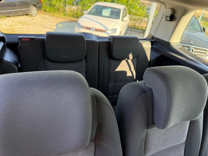 VW Touran 2.0 TDI Швейцария 7 местен, снимка 12 - Автомобили и джипове - 52654052