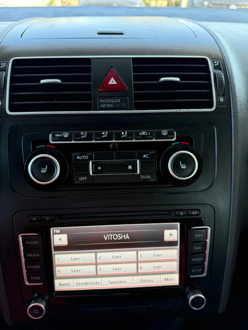 VW Touran 2.0 TDI Швейцария 7 местен, снимка 14 - Автомобили и джипове - 52654052