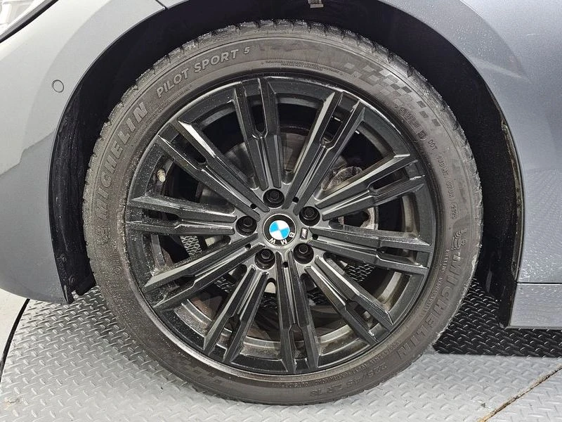 BMW 320 i M | HEAD UP| НАДУВАНЕ| PANO| DIGITAL| КАМЕРА, снимка 5 - Автомобили и джипове - 55746980