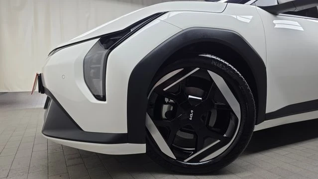 Kia EV4 ОБДУХ/ДИСТРОНИК/ЕДИН СОБСВЕНИК/КОЖА, снимка 2 - Автомобили и джипове - 56306533
