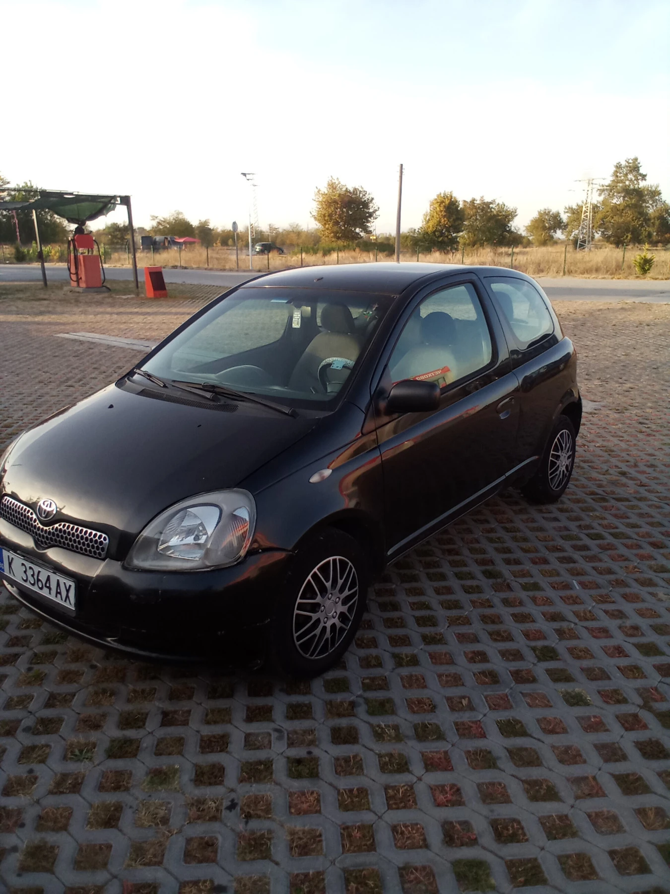 Toyota Yaris 1.0 VVT - изображение 3