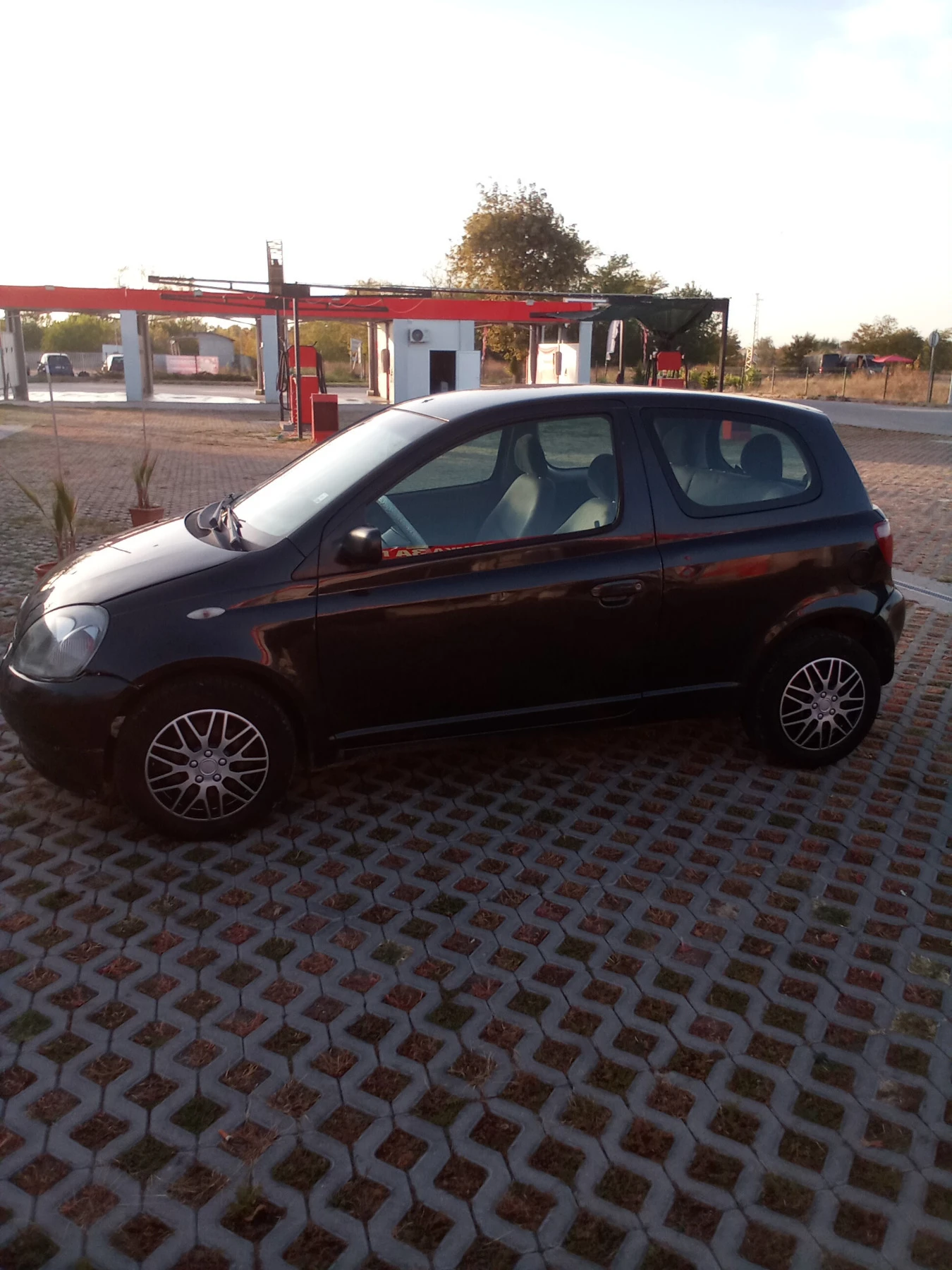 Toyota Yaris 1.0 VVT - изображение 8