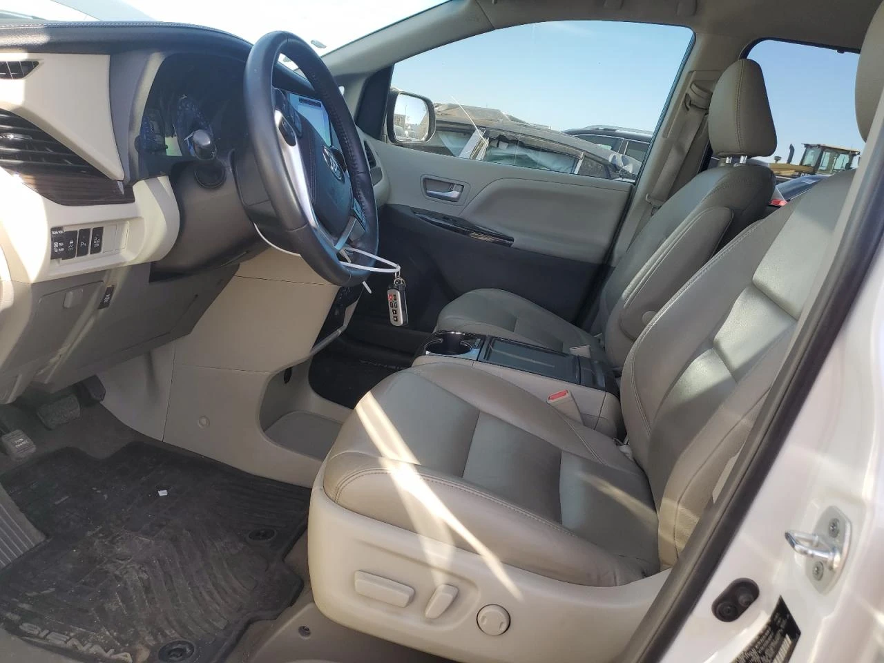 Toyota Sienna XLE 3.5 * ЛИЗИНГ*  - изображение 8