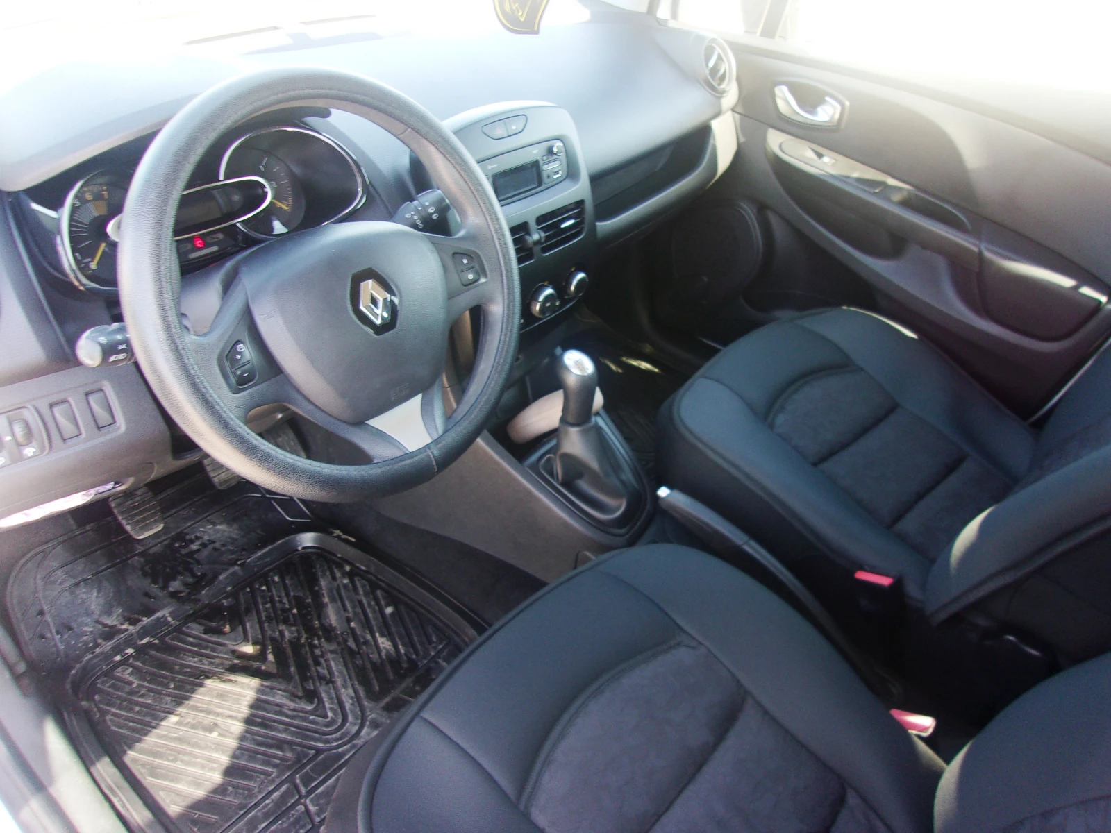 Renault Clio 1.2i, 47000км - изображение 9