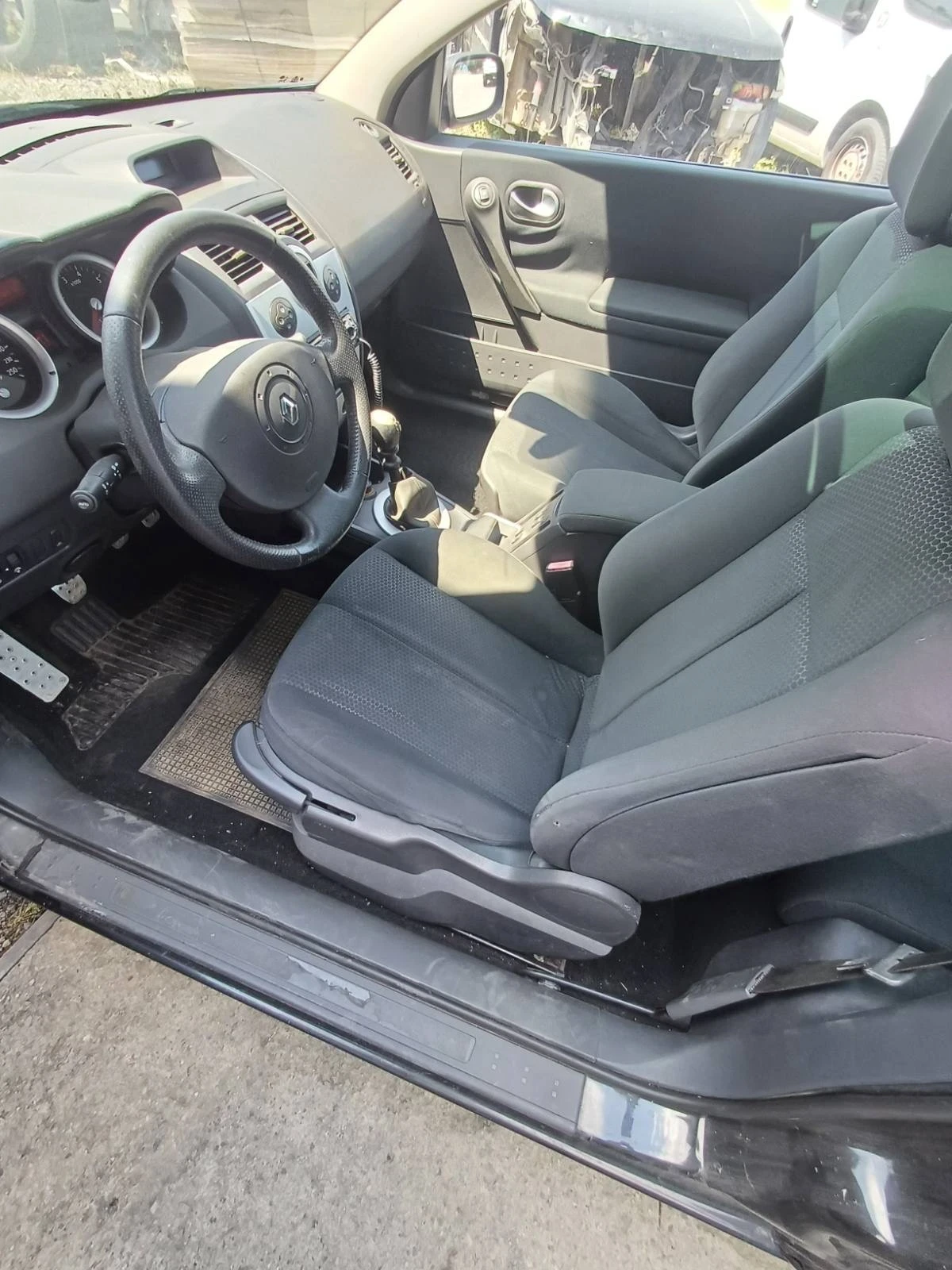 Renault Megane 2.0 - изображение 8