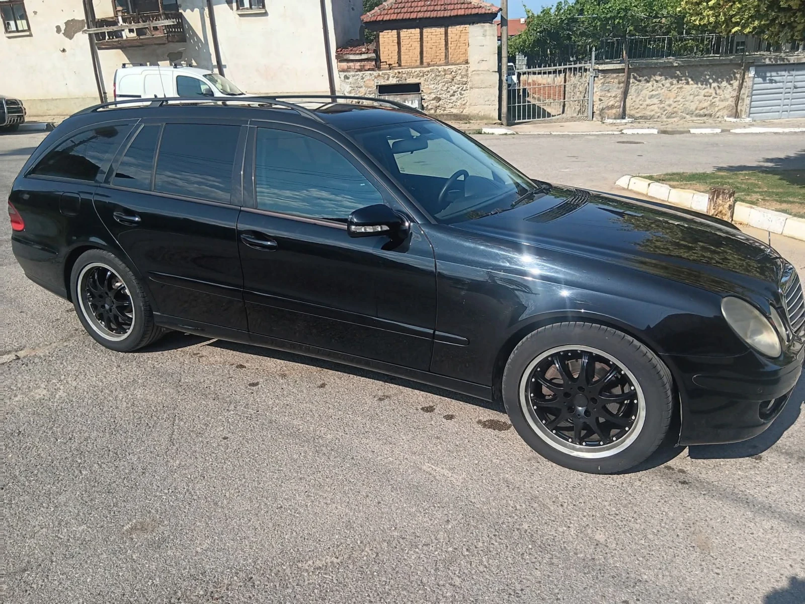 Mercedes-Benz E 220  - изображение 2