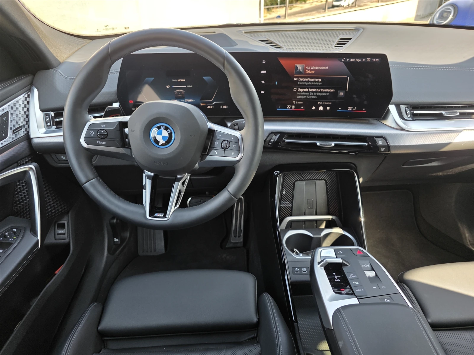 BMW iX2 xDrive30 - изображение 7