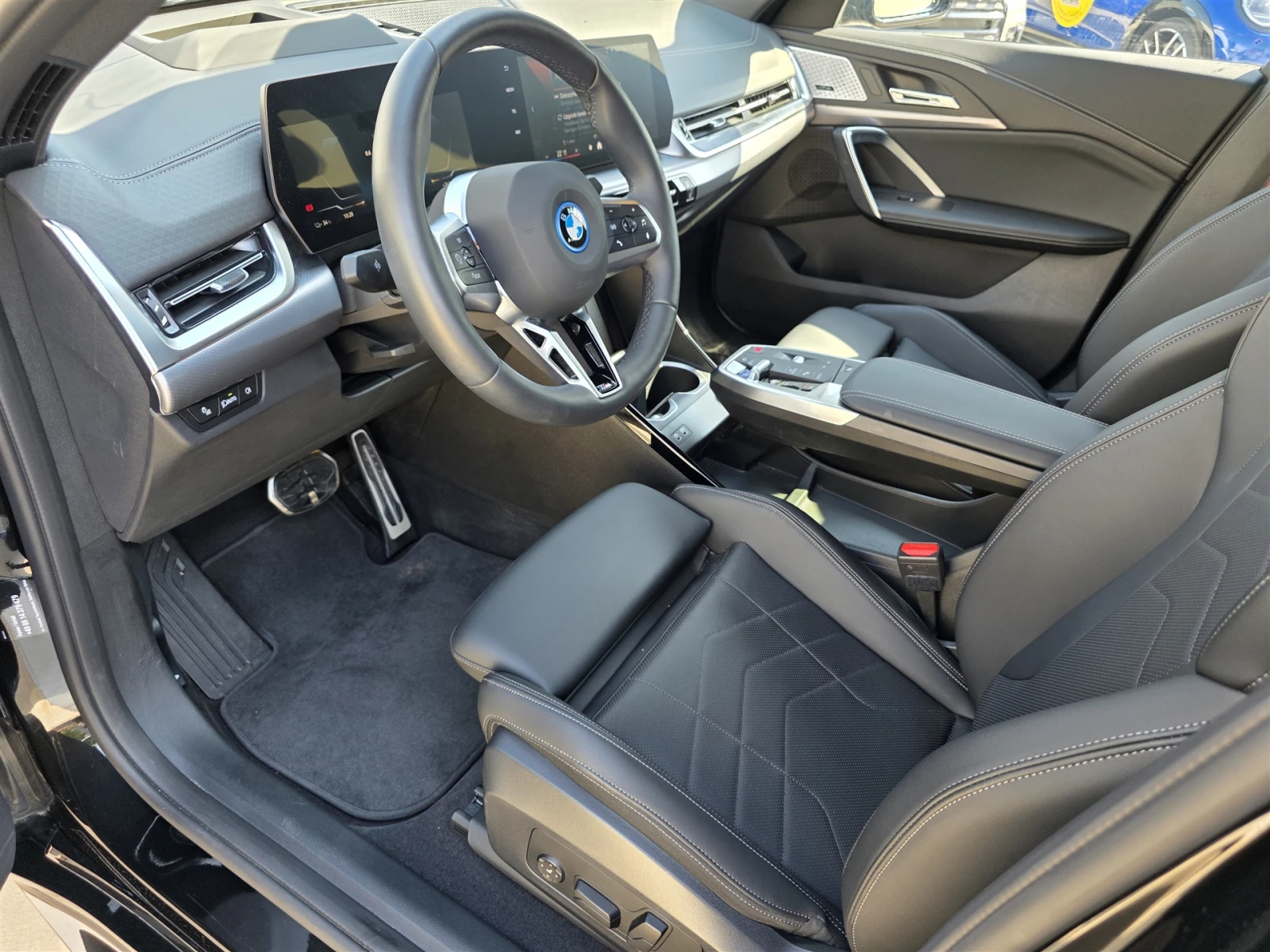 BMW iX2 xDrive30 - изображение 6