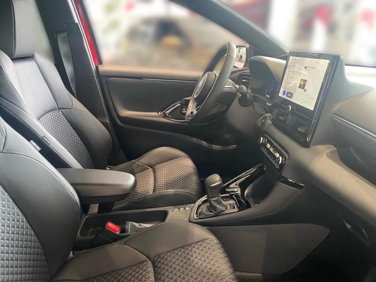 Toyota Yaris 1.5 HYBRID* STYLE* LED* CAMERA* DISTR* KEYLESS*  - изображение 10
