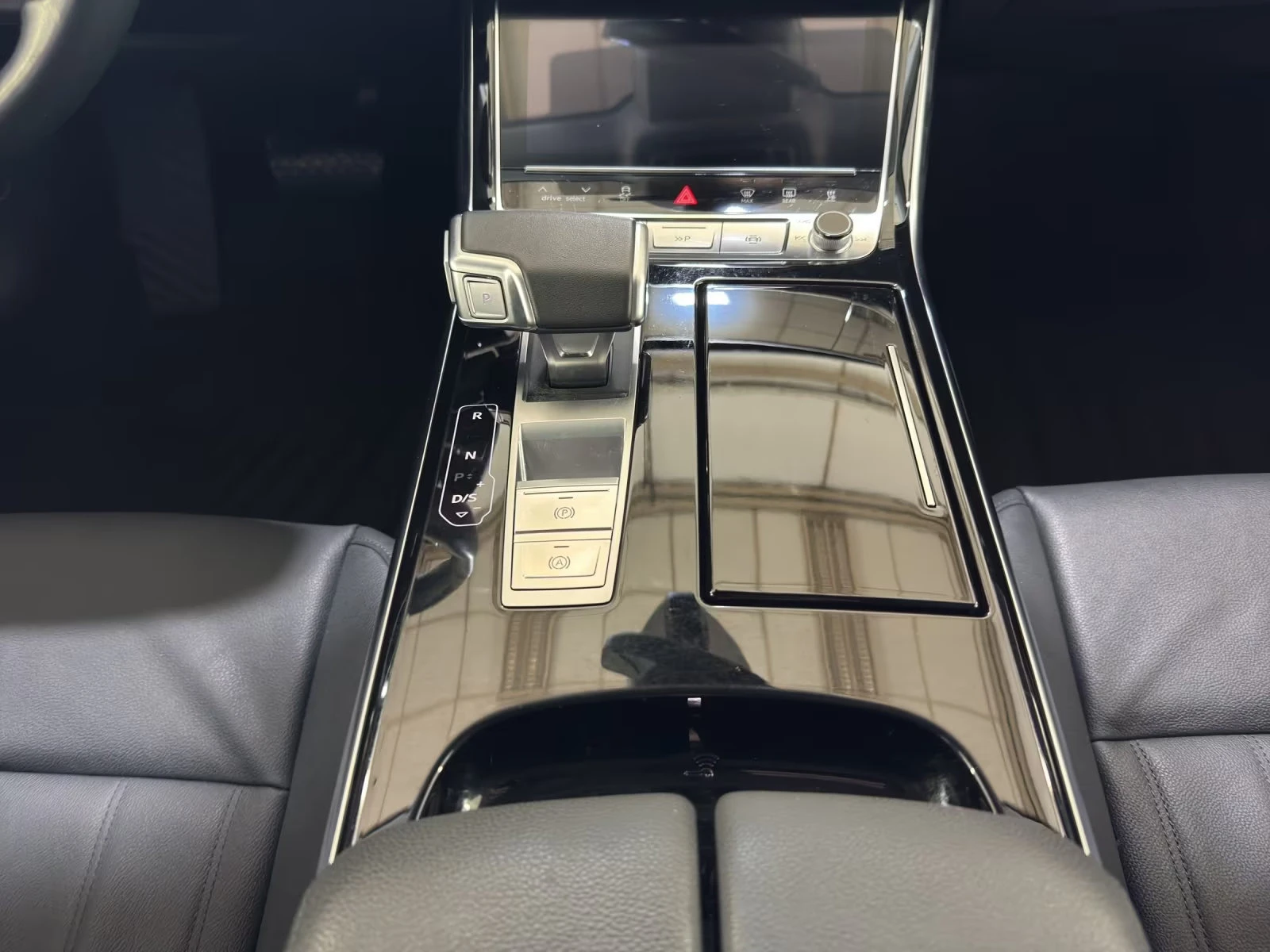 Audi A8 50/286HP/SLINE/ACC/360/HUD/KLESS/459z, снимка 12 - Автомобили и джипове - 54760868