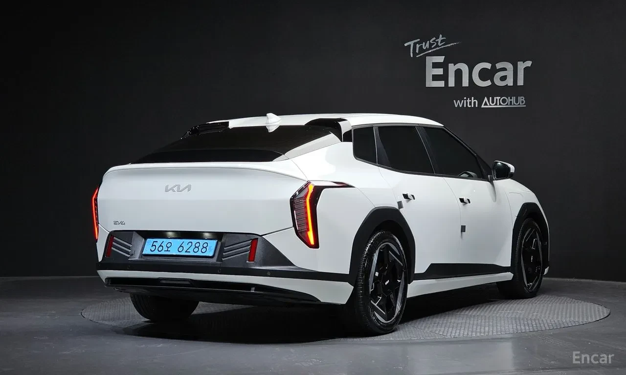 Kia EV4 ОБДУХ/ДИСТРОНИК/ЕДИН СОБСВЕНИК/КОЖА, снимка 4 - Автомобили и джипове - 56306533