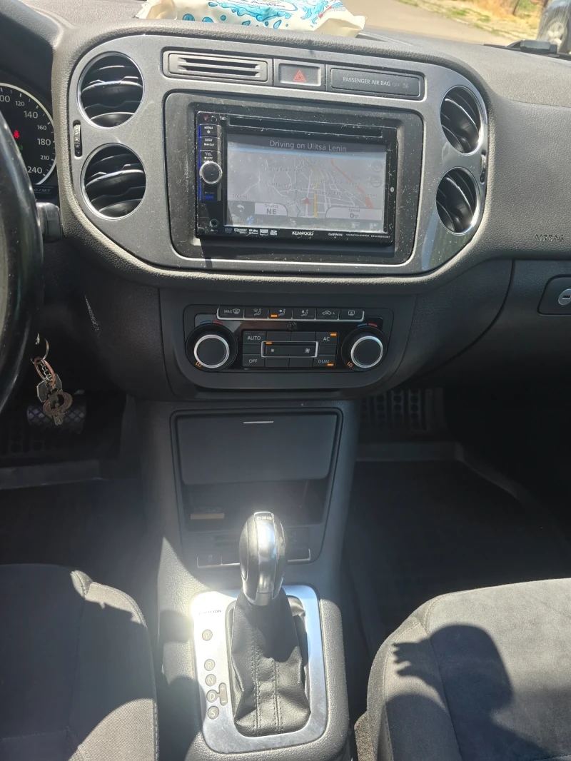 VW Tiguan, снимка 2 - Автомобили и джипове - 52589633