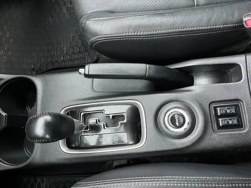 Mitsubishi Outlander 2.2DI-D 4WD, снимка 11 - Автомобили и джипове - 53213237