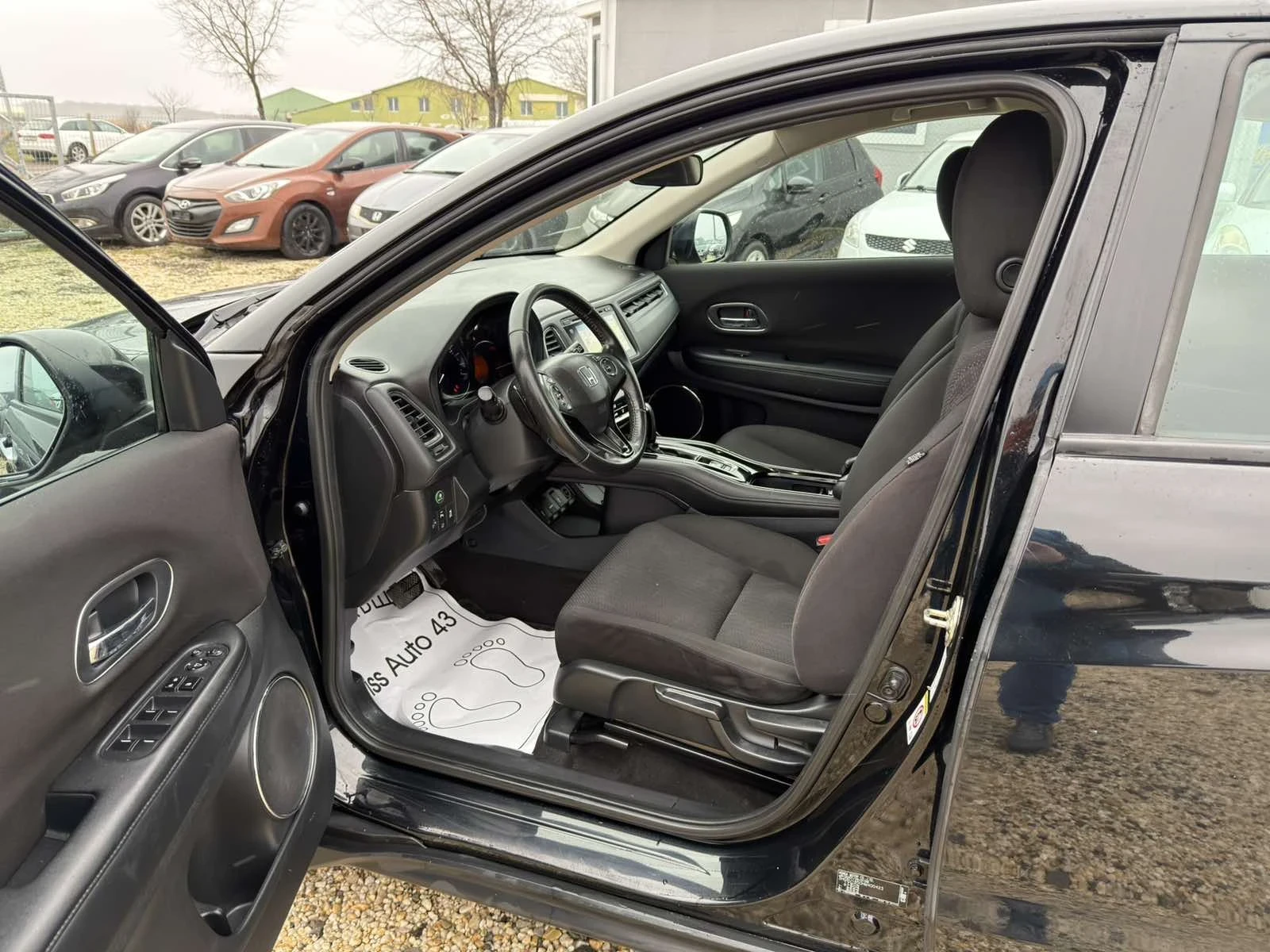 Honda Hr-v 1.5i V-TEC Swiss - изображение 9