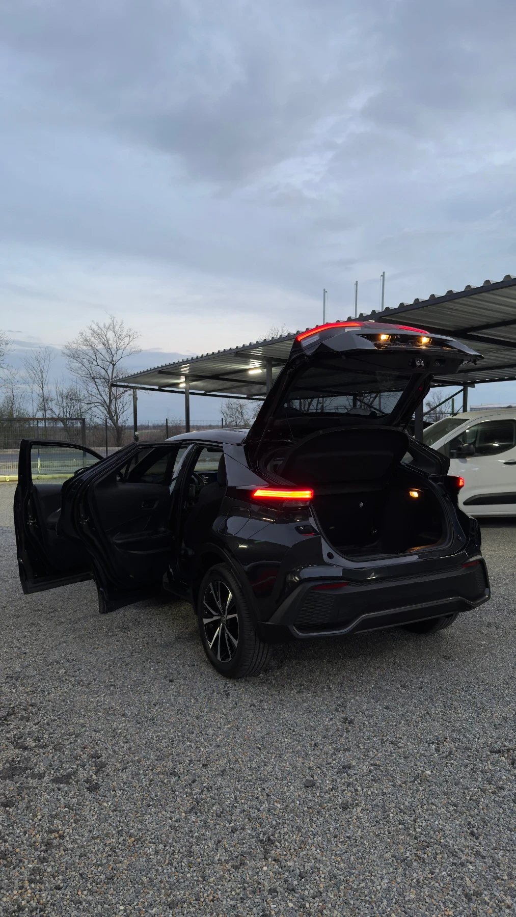 Toyota C-HR HEV, 2.0, 4x4, 1500km. | Mobile.bg � ����������� 15