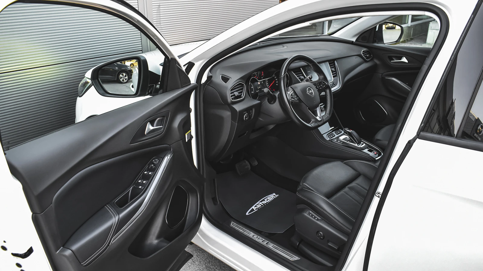 Opel Grandland X 1.6 Turbo Innovation Plug-in Hybrid4 4x4 Automatic, снимка 8 - Автомобили и джипове - 54422959