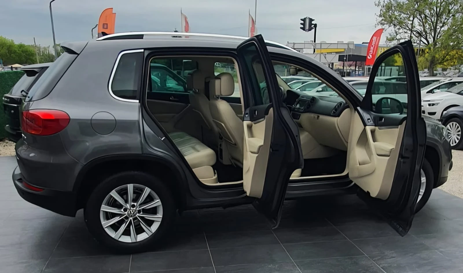 VW Tiguan 2.0TDI 140 4MOTION DSG HIGH LINE, снимка 6 - Автомобили и джипове - 54649993