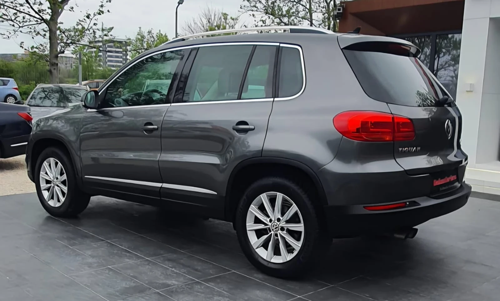 VW Tiguan 2.0TDI 140 4MOTION DSG HIGH LINE, снимка 4 - Автомобили и джипове - 54649993
