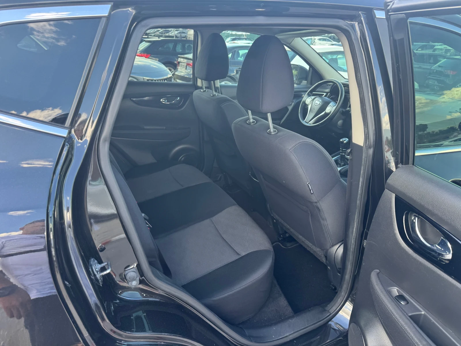 Nissan Qashqai 1.5 DCI Tekna 360, снимка 8 - Автомобили и джипове - 54709380