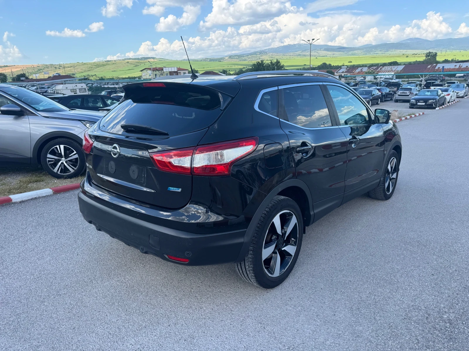 Nissan Qashqai 1.5 DCI Tekna 360, снимка 4 - Автомобили и джипове - 54709380