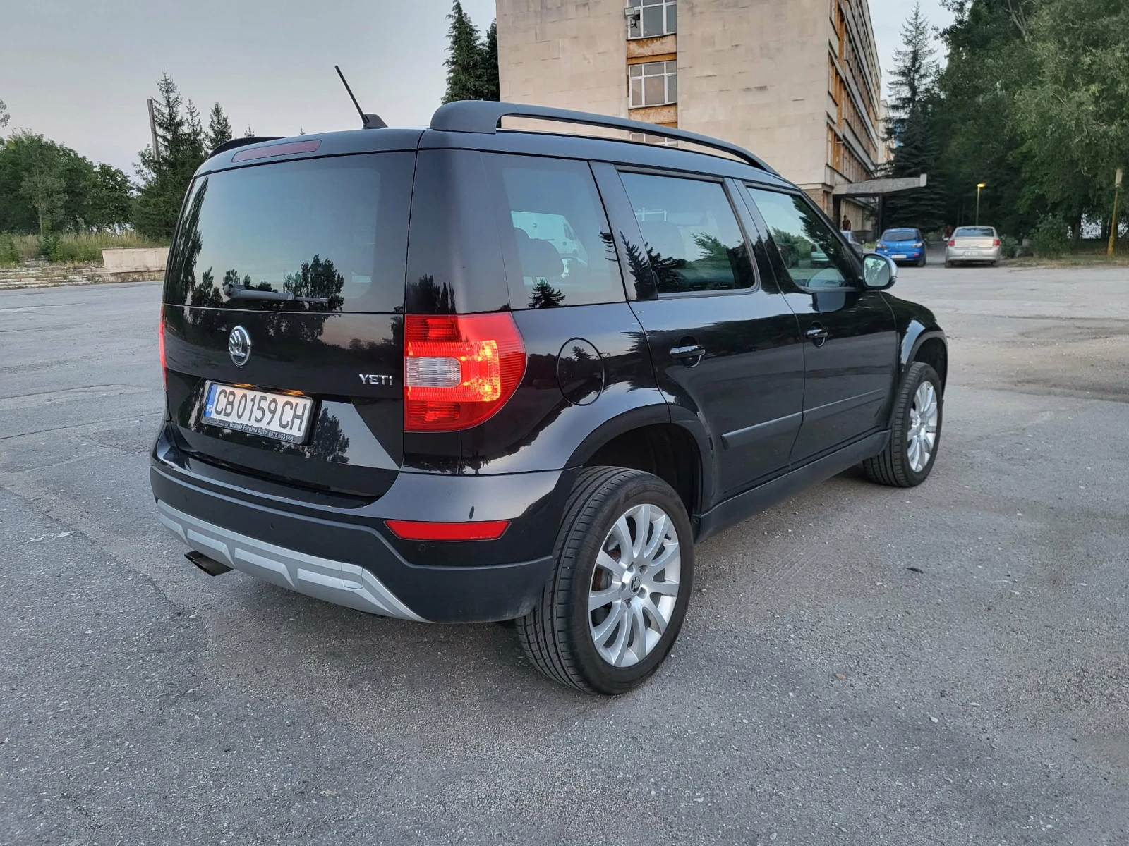 Skoda Yeti 1.8 TSI, 4x4, DSG, снимка 3 - Автомобили и джипове - 55326864