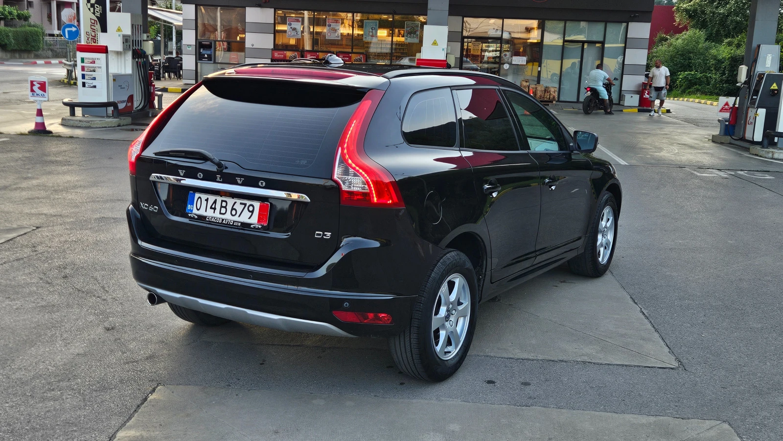 Volvo XC60 2.0 D3 AVTOMAT/NAVIG/KLIMA/8skorosti, снимка 5 - Автомобили и джипове - 55405496
