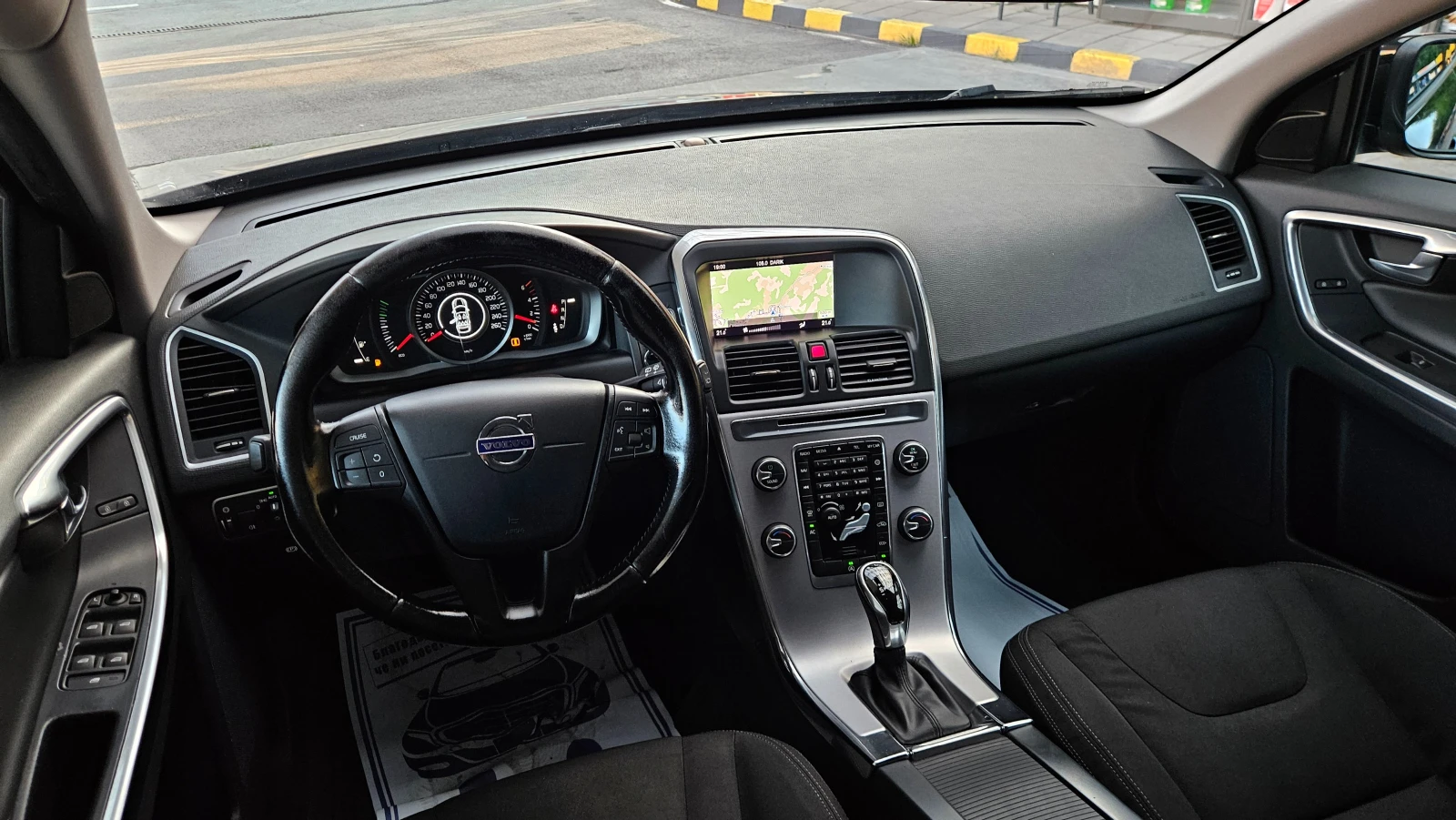 Volvo XC60 2.0 D3 AVTOMAT/NAVIG/KLIMA/8skorosti, снимка 9 - Автомобили и джипове - 55405496
