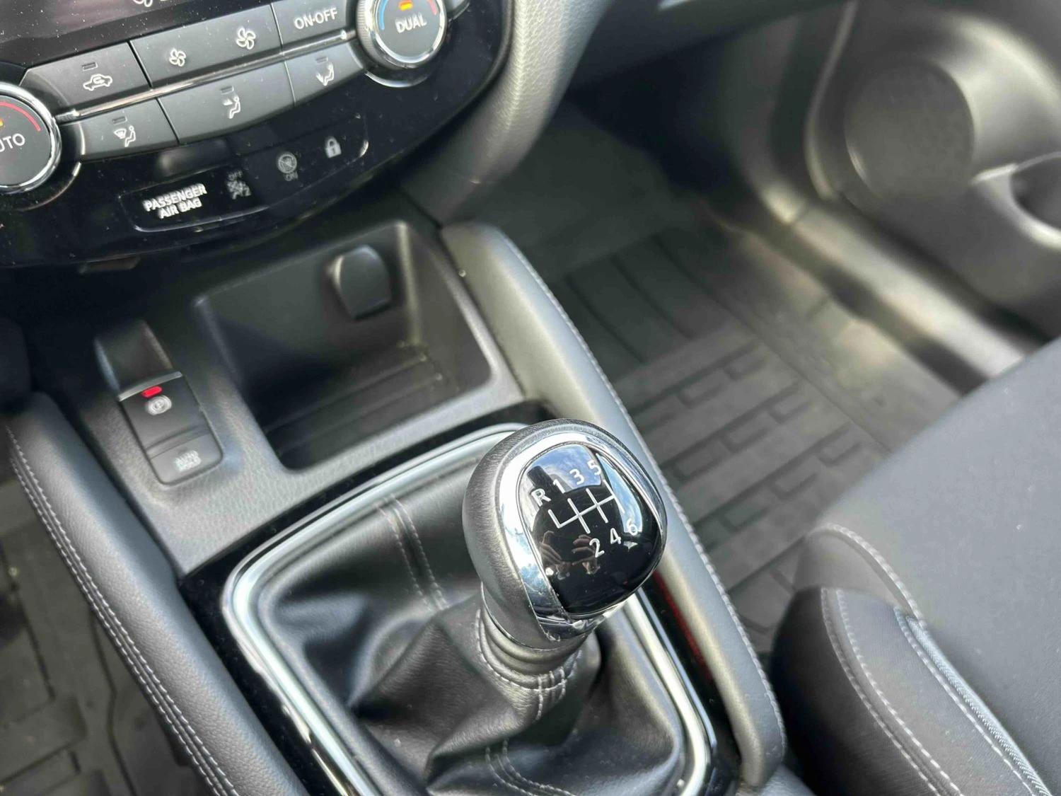 Nissan Qashqai Acenta 1.3 Бензин, снимка 9 - Автомобили и джипове - 56111081