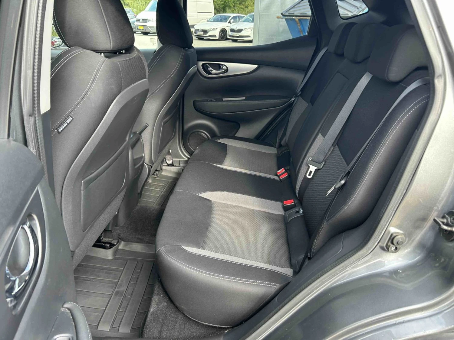 Nissan Qashqai Acenta 1.3 Бензин, снимка 12 - Автомобили и джипове - 56111081