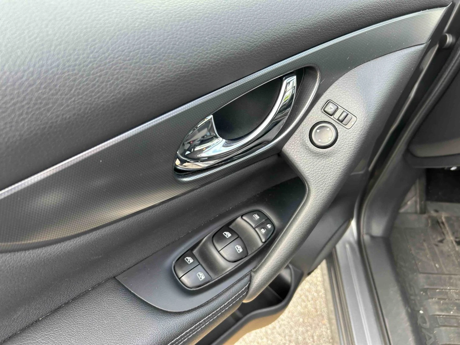 Nissan Qashqai Acenta 1.3 Бензин, снимка 13 - Автомобили и джипове - 56111081