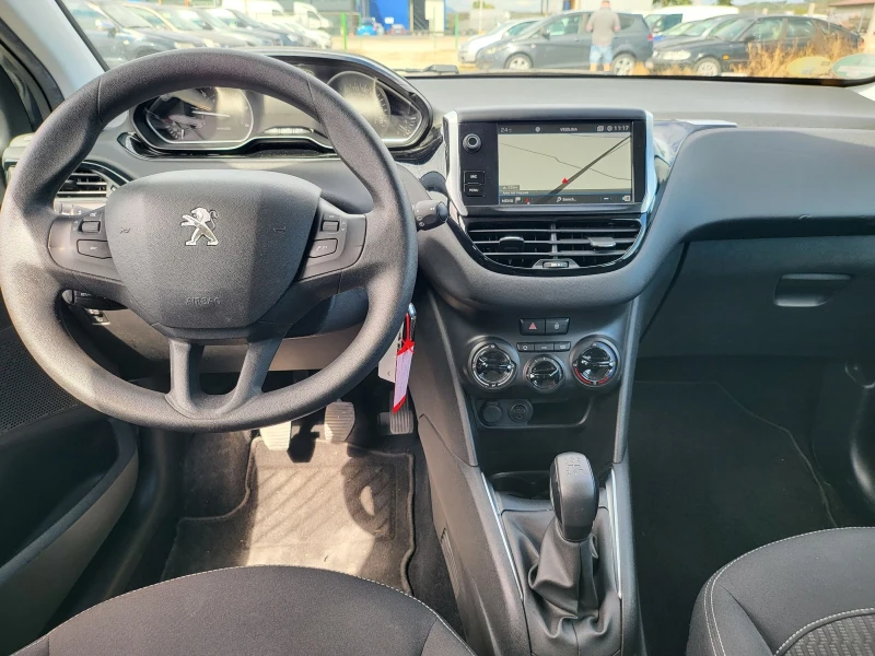 Peugeot 208, снимка 8 - Автомобили и джипове - 47258070