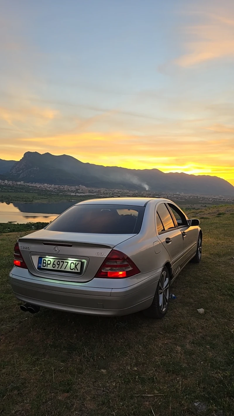 Mercedes-Benz C 220, снимка 3 - Автомобили и джипове - 47480872