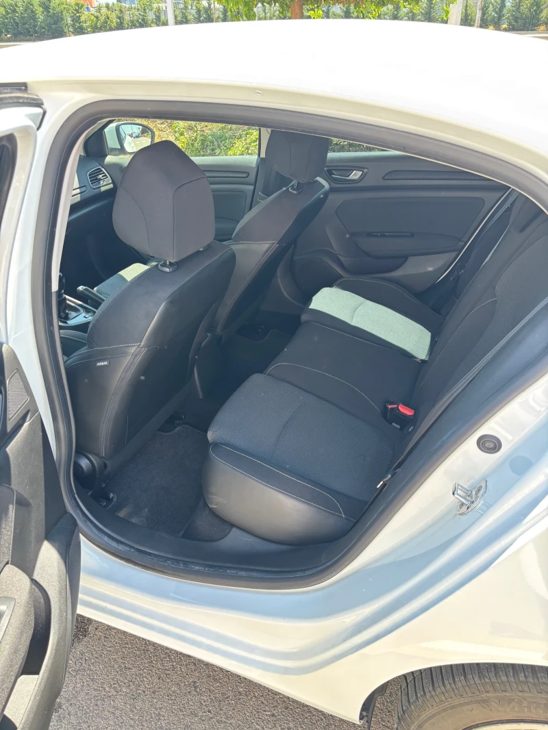 Renault Megane 1.5 dCi, снимка 9 - Автомобили и джипове - 51308740