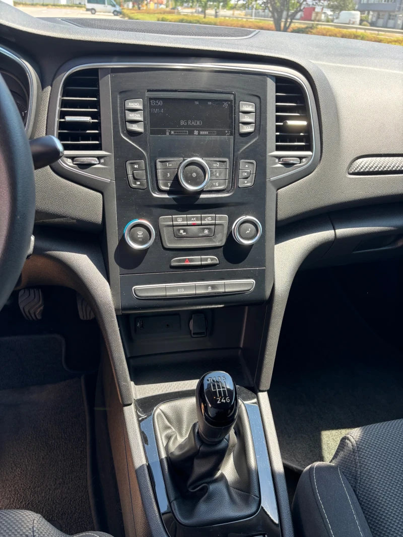 Renault Megane 1.5 dCi, снимка 8 - Автомобили и джипове - 51308740