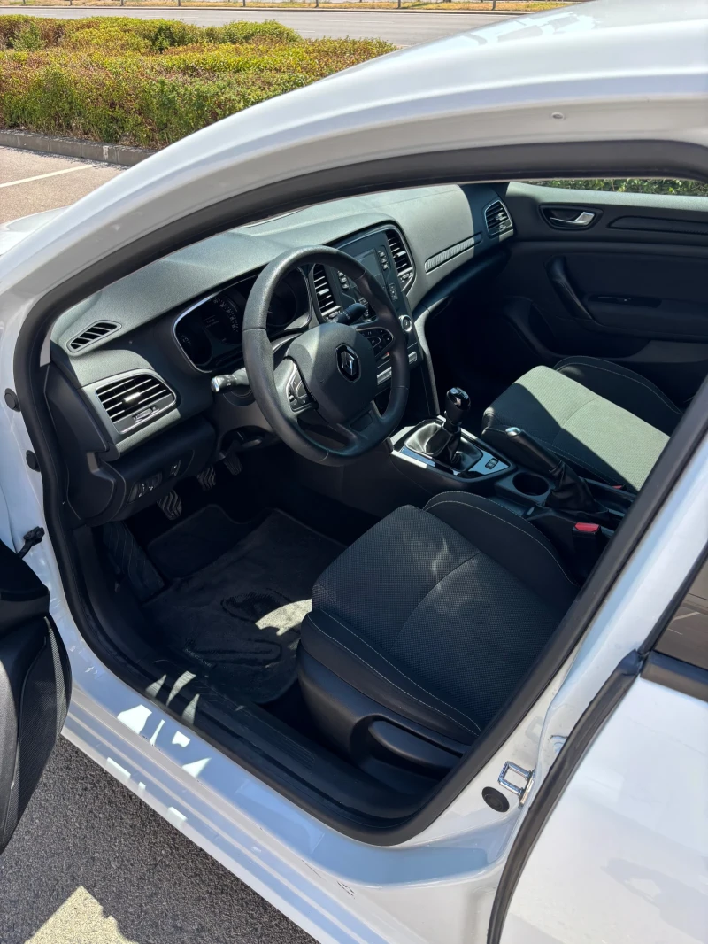 Renault Megane 1.5 dCi, снимка 5 - Автомобили и джипове - 51308740