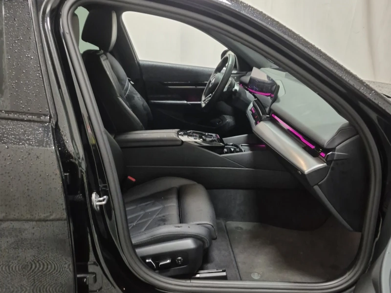 BMW 530 i * * CARFAX * * АВТО КРЕДИТ * * , снимка 11 - Автомобили и джипове - 52773748