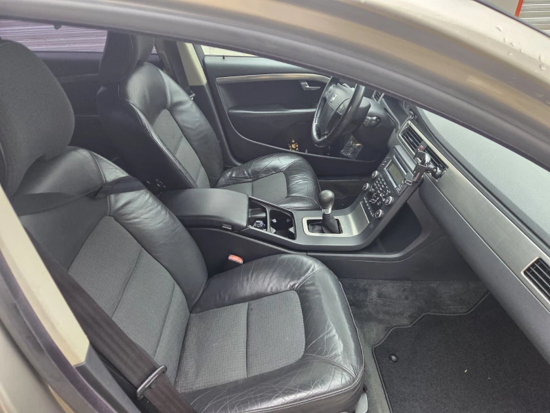 Volvo V70 2, 0d* обслужена* , снимка 14 - Автомобили и джипове - 53181823