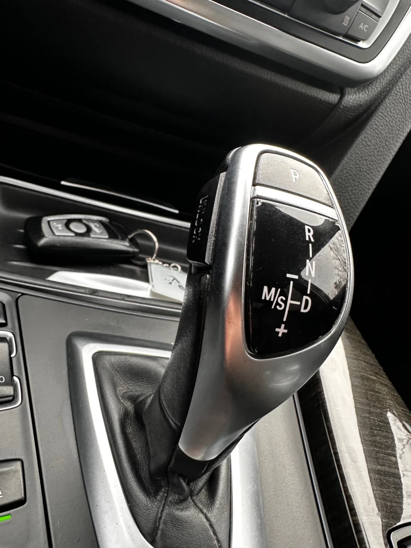 BMW 320 M-PACK / SHADOW LINE, снимка 13 - Автомобили и джипове - 53510439