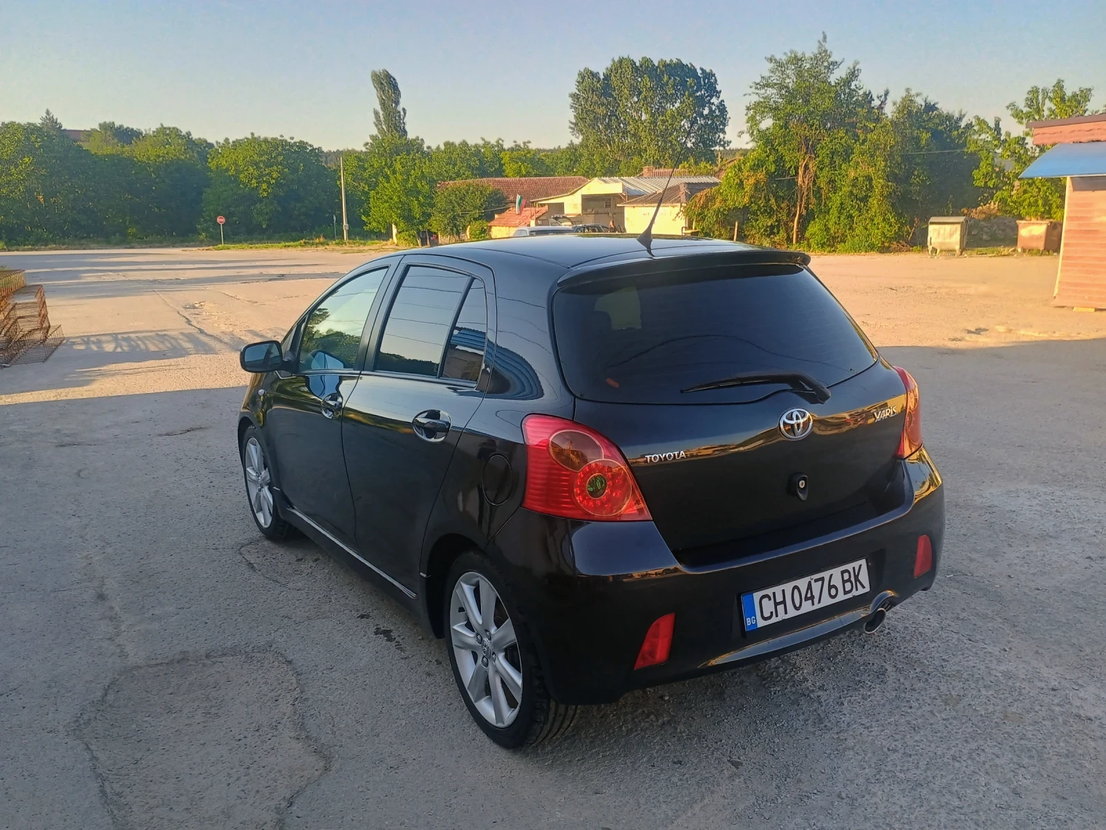 Toyota Yaris TS - изображение 4